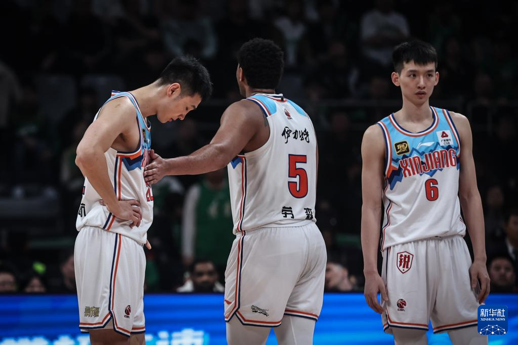 辽宁本钢训练开放日，集结日遗憾出局引欢呼，CBA季后赛在即，轮换策略成焦点的简单介绍