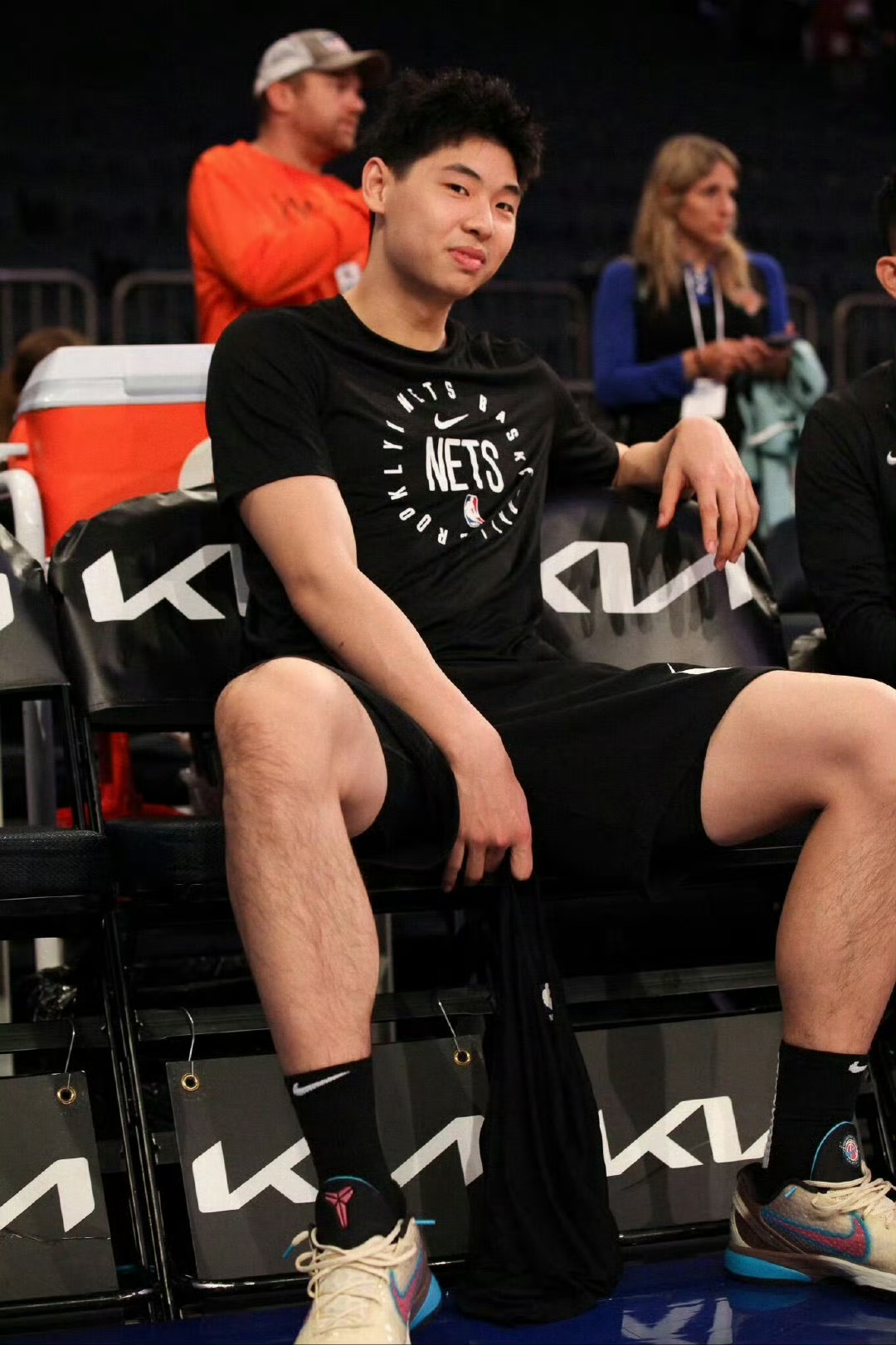 包含今夜布鲁克林篮网备战欧联，再遭质疑细节曝光，赛场秩序良好，资深球员宣示担当的词条