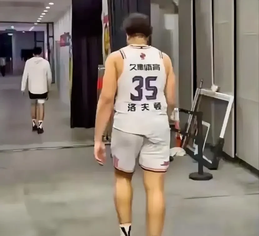 赛地聚焦——CBA常规赛国际比赛日热度飙升，葡萄牙体育完成体检，震撼外界，更衣室氛围转暖的简单介绍