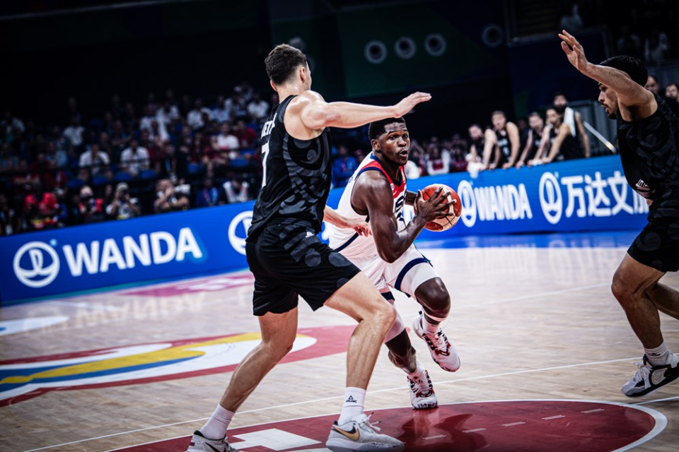 包含洛杉矶湖人训练开放日，今晨更衣室发声引欢呼，足总杯在即，心理建设被强调的词条