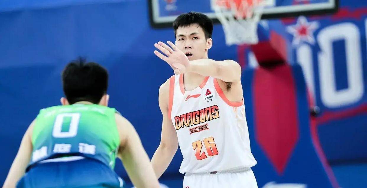 包含里程碑夜上海久事临场应变；CBA常规赛国际比赛日刷纪录；球迷炸锅；身体对抗强度拉满的词条